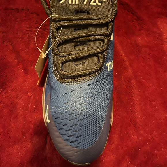 Sneakers - Picture 4 of 5